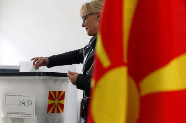 Σαρωτικό προβάδισμα για τον εκλεκτό του Ζάεφ στις προεδρικές εκλογές της Βόρειας Μακεδονίας
