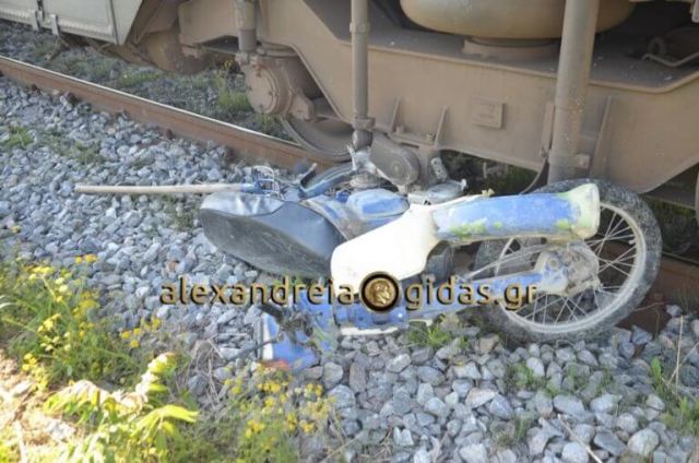 Ημαθία: Τρένο σκότωσε οδηγό μηχανής – Ανατριχιαστικές εικόνες στη διάβαση του θανάτου [pics, video]
