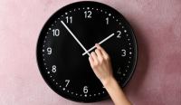 Αλλαγή ώρας 2023: Πότε πηγαίνουμε τα ρολόγια μας μία ώρα μπροστά