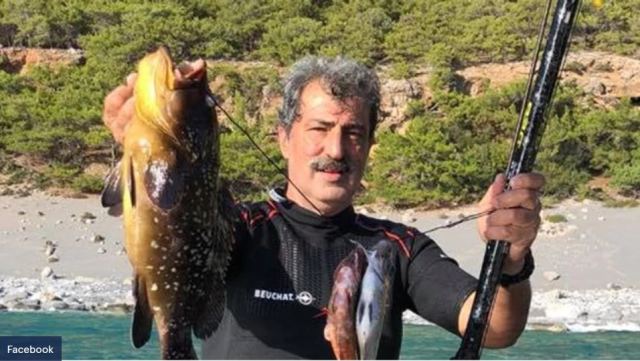 Ψαρεύει ...ροφούς στη νότια Κρήτη ο Παύλος Πολάκης [εικόνες]