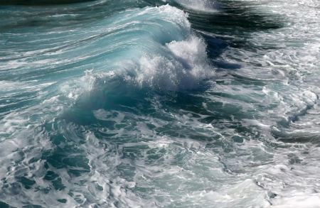 Κρήτη: Στη ΜΕΘ το 10χρονο παιδί που παρασύρθηκε από τα κύματα