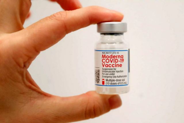 Κορωνοϊός: Ο ΕΜΑ ενέκρινε τη χρήση του εμβολίου της Moderna για εφήβους