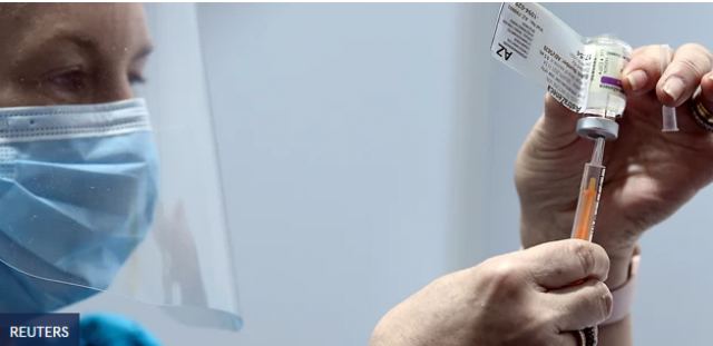 Εμβόλιο AstraZeneca: Τις επόμενες ώρες αποφασίζουν οι ειδικοί- Σκέψεις να τεθεί ηλικιακό όριο