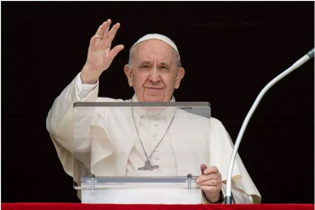 Ο Πάπας Φραγκίσκος βγήκε από το νοσοκομείο – Τι είπε με χαμόγελο στους δημοσιογράφους