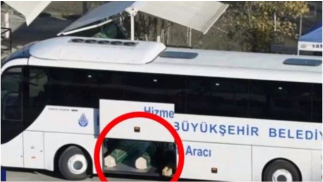 Εικόνες σοκ στην Τουρκία: Φέρετρα με νεκρούς από κορωνοϊό στοιβαγμένα σε πούλμαν [Βίντεο]