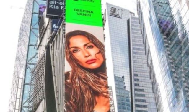 Η Δέσποινα Βανδή φιγουράρει στην Times Square και το twitter παραληρεί - Το νέο της τραγούδι