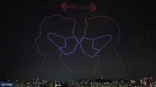 Νότια Κορέα: Εκατοντάδες φωτισμένα drones και μηνύματα για τον κορωνοϊό στον ουρανό [εικόνες]