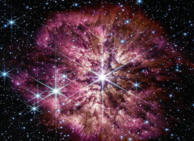 NASA: Εντυπωσιακή και σπάνια εικόνα από το τηλεσκόπιο Webb ενός εξαιρετικά φωτεινού αστέρα