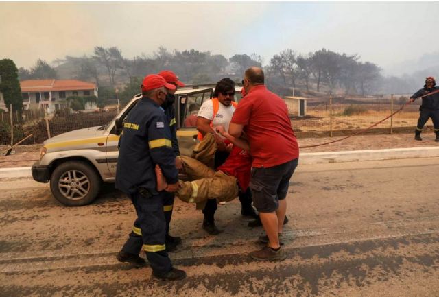 Φωτιά στη Λέσβο: Κάηκαν σπίτια και επιχειρήσεις στα Βατερά – Δύσκολη μάχη, συγκλονιστικές εικόνες