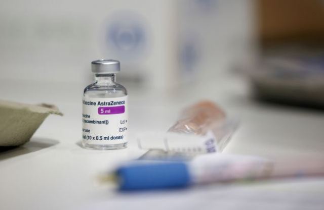 Εμβόλιο AstraZeneca: Γιατί άλλαξε γνώμη η Επιτροπή Εμβολιασμών - Οι νέες εκτιμήσεις