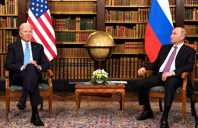 Πρώτη συνάντηση Μπάιντεν - Πούτιν με χαμόγελα και αμηχανία (pics)
