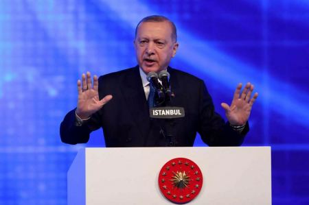 Politico για Ερντογάν: Σχεδιάζει πολέμους για να γαντζωθεί στην εξουσία