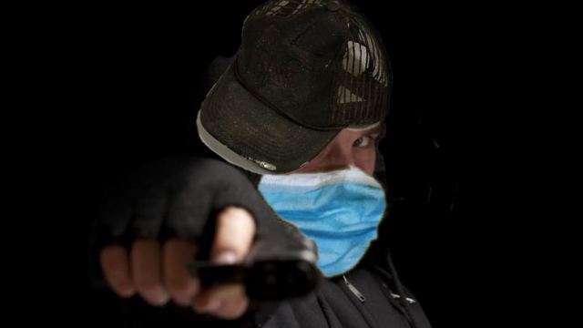 Στα χέρια της αστυνομίας ο ληστής με τη χειρουργική μάσκα