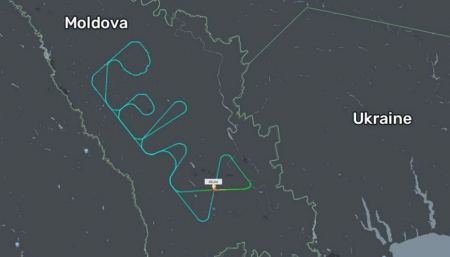Πιλότος έγραψε με την πτήση του τη λέξη «relax» στα σύνορα της Ουκρανίας και έγινε viral