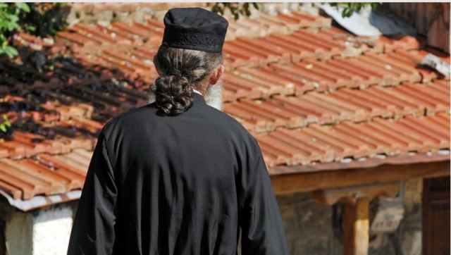 Αγρίνιο: Συγκλονίζουν οι αποκαλύψεις για το «εφιαλτικό κοινόβιο» του ιερέα - «Με παρενοχλούσε κάθε μήνα από τα 12 έως τα 14»