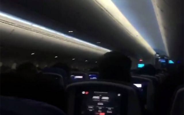 Πανικός σε αεροσκάφος, ουρλιαχτά και κλάματα καθώς επιχειρούσε να προσγειωθεί εν μέσω καταιγίδας