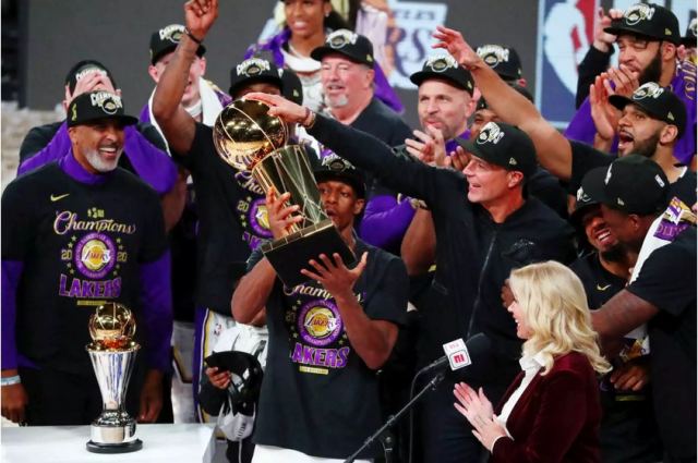 NBA: Επέστρεψαν… στη θέση τους! Οι Lakers στέφθηκαν ξανά πρωταθλητές μετά από 10 χρόνια