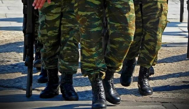 Ανησυχία για τα πέντε κρούσματα κορωνοϊού σε στρατιωτικούς στη Λάρισα