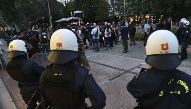 Προκαταρκτική εξέταση διέταξε η Εισαγγελεία για τη συμπλοκή των αστυνομικών με διαδηλωτή