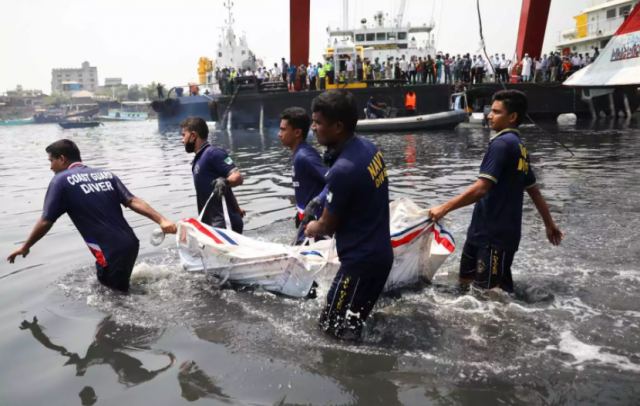 Μπανγκλαντές: Μεγαλώνει ο τραγικός απολογισμός από το ναυάγιο στον ποταμό Σιταλακσίγια (pics, vid)
