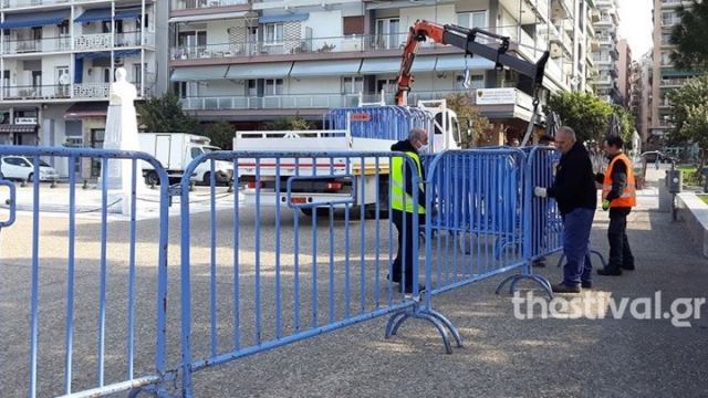 Απαγόρευση κυκλοφορίας: Κιγκλιδώματα και σχοινιά στη Νέα Παραλία στη Θεσσαλονίκη - ΦΩΤΟ