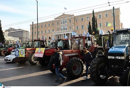 Σύσκεψη στις 11 για τους αγρότες στο Σύνταγμα - Πώς θα γίνει η αναχώρησή τους - Απροσπέλαστο το κέντρο της Αθήνας