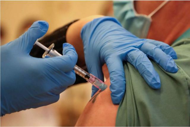 Έρευνα διαΝΕΟσις: «Ναι» στο εμβόλιο του κορωνοϊού αλλά με επιφυλάξεις – Τι φρενάρει τους Έλληνες