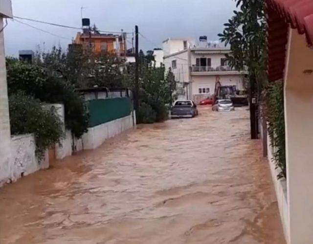 Κρήτη: Lockdown με σαρωτικές πλημμύρες! Δραματικός απεγκλωβισμός ιερέα από αυτοκίνητο (Φωτό και Βίντεο)