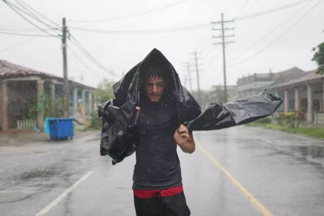 Ο κυκλώνας Ίαν «έριξε» το ρεύμα σε ολόκληρη την Κούβα