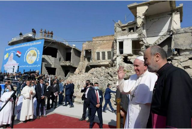 Στην Μοσούλη ο Πάπας – «Δεν μας επιτρέπεται να σκοτώνουμε τους αδελφούς μας» (pics)