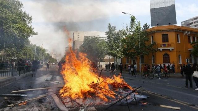 Καζάνι που βράζει η Χιλή, τρεις νεκροί στο Σαντιάγο