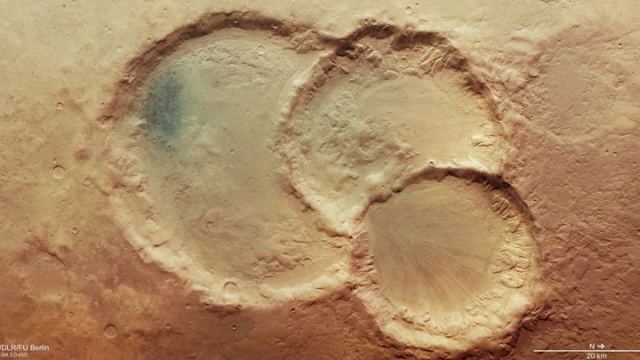 Σπάνιος τριπλός κρατήρας στον Άρη - ΦΩΤΟ