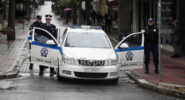 Λαμία: Αυξημένη η κίνηση στην πόλη - Η αστυνομία βγήκε με την «ντουντούκα» (ΒΙΝΤΕΟ)
