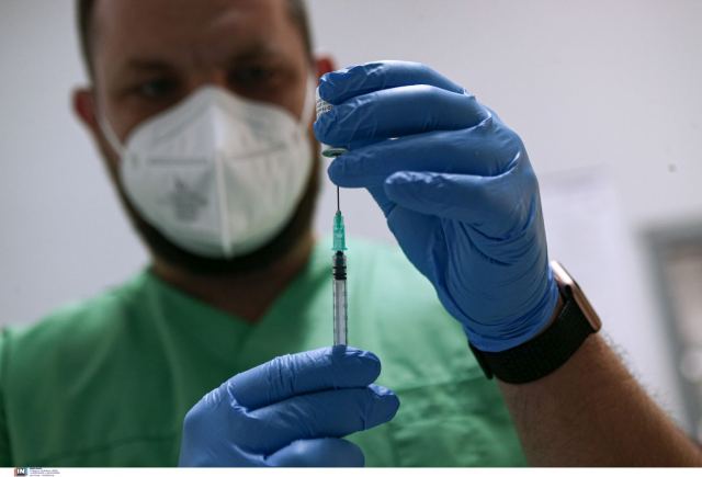 Υποχρεωτικός εμβολιασμός: Αυτές είναι οι τελικές ρυθμίσεις - Τι προβλέπουν για τους ανεμβολίαστους και την αναπλήρωσή τους