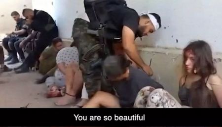 Βίντεο-φρίκη: Ισραηλινές όμηροι με αίματα κακοποιούνται από τη Χαμάς -«Είναι όμορφες, μπορούν να μείνουν έγκυες»