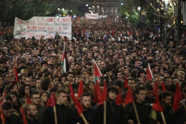 Πολυτεχνείο: Αποχωρούν από την πρεσβεία του Ισραήλ οι διαδηλωτές – Άνοιξαν οι δρόμοι στο κέντρο της Αθήνας