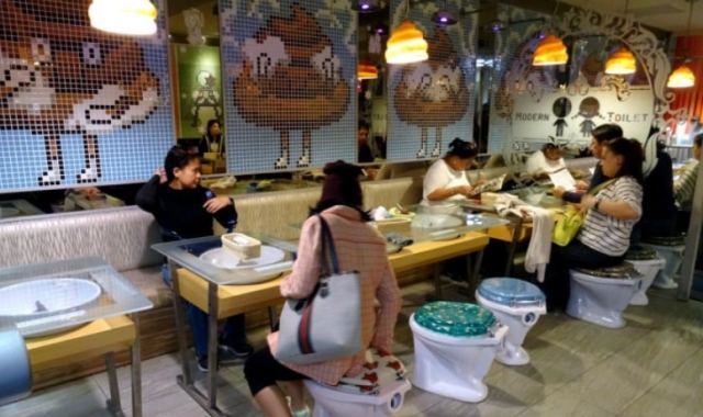 Το πιο αηδιαστικό εστιατόριο του κόσμου - Δείτε πώς τρώνε οι πελάτες