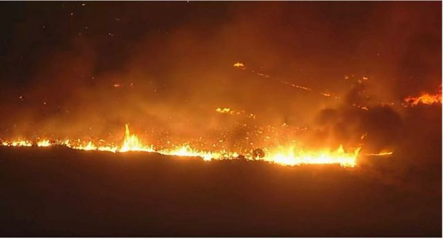Μεγάλη φωτιά κατακαίει την Καλιφόρνια – 8.000 κόσμου εγκατέλειψαν τα σπίτια τους (video)