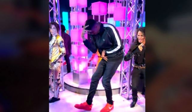 Ο Γιάννης Αντετοκούνμπο χορεύει το «Billy Jean» του Μάικλ Τζάκσον και γίνεται viral