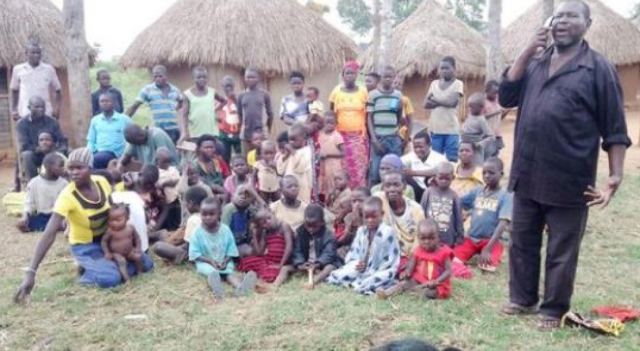 Ουγκάντα: Αγρότης με 102 παιδιά και 12 γυναίκες σταματά να προσθέτει μέλη στην οικογένεια λόγω... ακρίβειας