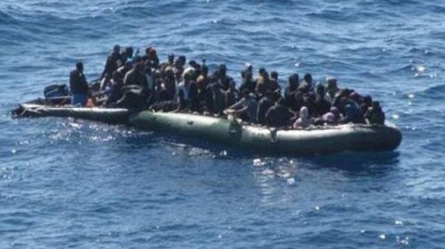 Κανάρια Νησιά: Περισσότεροι από 1.600 μετανάστες από την Αφρική έφτασαν το Σαββατοκύριακο