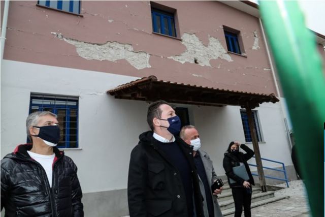 Πέτσας: Τη Δευτέρα 600 έως 6.000 ευρώ στους σεισμόπληκτους της Ελασσόνας - 300.000 ευρώ σε κάθε δήμο
