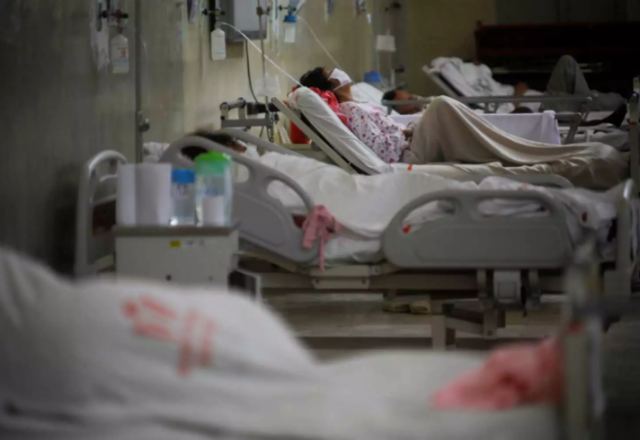 Περού - κορωνοϊός: Τραγικές εικόνες με χρησιμοποιημένες μάσκες και πτώματα στους διαδρόμους των νοσοκομείων
