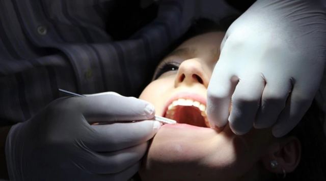 Χαροπαλεύει στην εντατική 30χρονος από την Εύβοια - Όλα ξεκίνησαν από ένα απόστημα στο δόντι