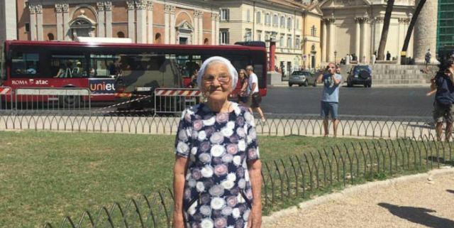 Μια 91χρονη γιαγιά από τη Ρωσία ταξίδεψε μόνη σε όλο τον κόσμο και έγινε viral