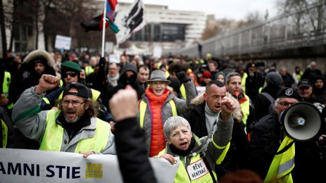 Γαλλία: Μάχη κυβέρνησης - συνδικάτων για τις συντάξεις