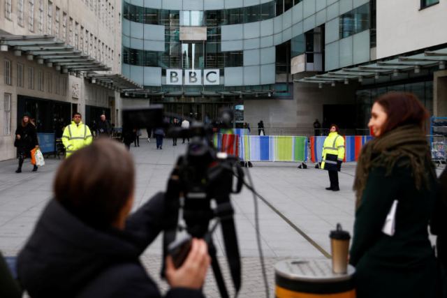 Μεγάλες περικοπές στο BBC! Απολύει 450 δημοσιογράφους
