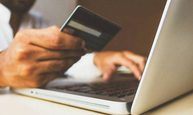 Ηλεκτρονικές αποδείξεις: Έκπτωση φόρου για όσους πληρώνουν με κάρτες - Ποιες «μετράνε» διπλά