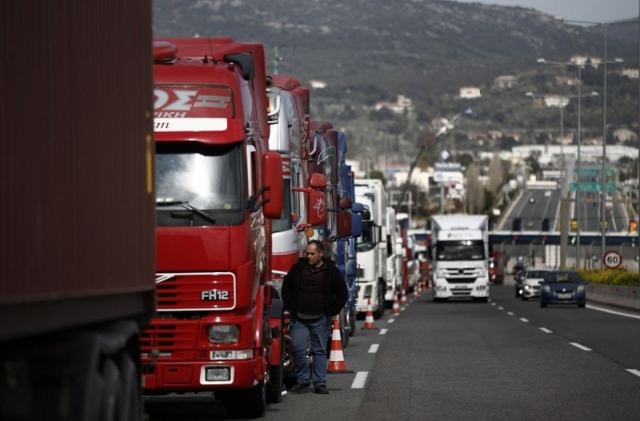 Διαβάστε πότε και που απαγορεύεται να κινηθούν μεγάλα φορτηγά για την 25η Μαρτίου