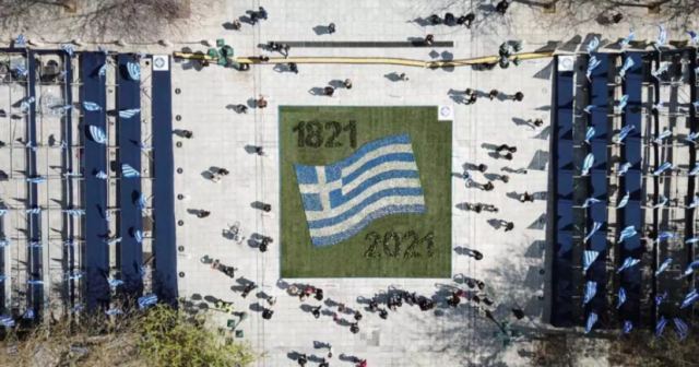 25η Μαρτίου - Αθήνα: Στα χρώματα της Ελλάδας στέλνει παγκόσμιο μήνυμα Ελευθερίας και Δημοκρατίας (pics)